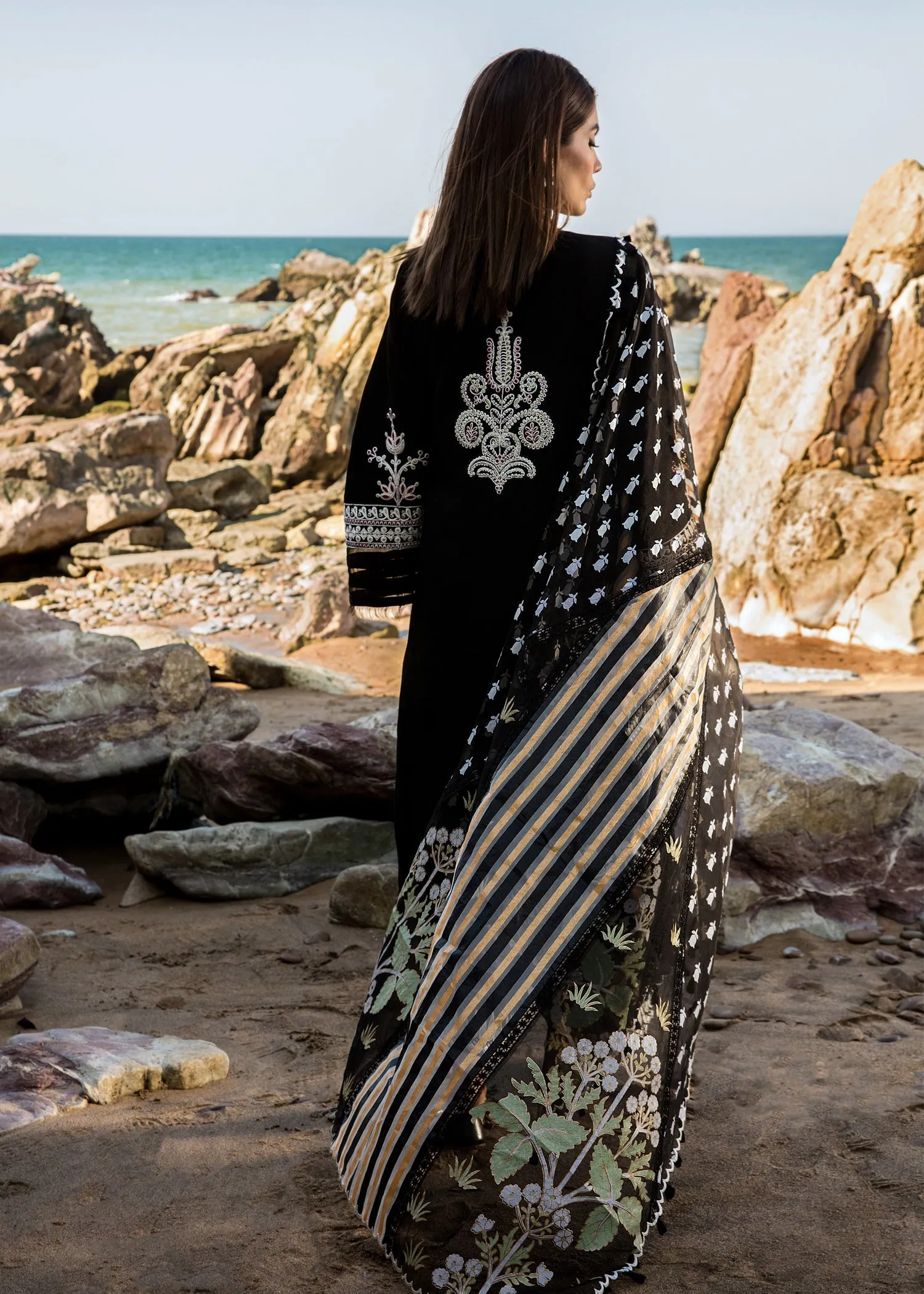 CRIMSON LAWN 2023 BY SAIRA SHAKIRA | Marori Dreams