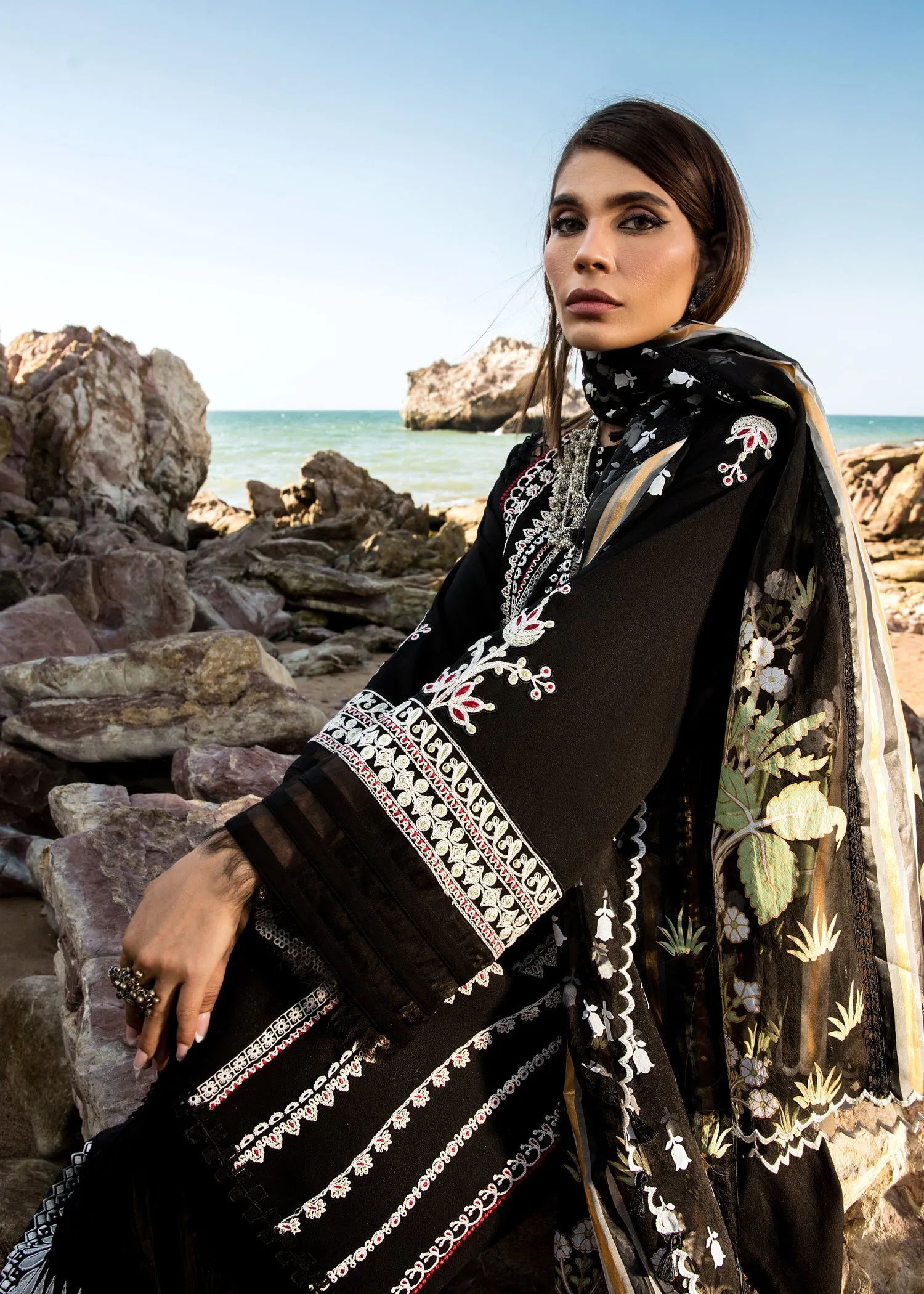 CRIMSON LAWN 2023 BY SAIRA SHAKIRA | Marori Dreams