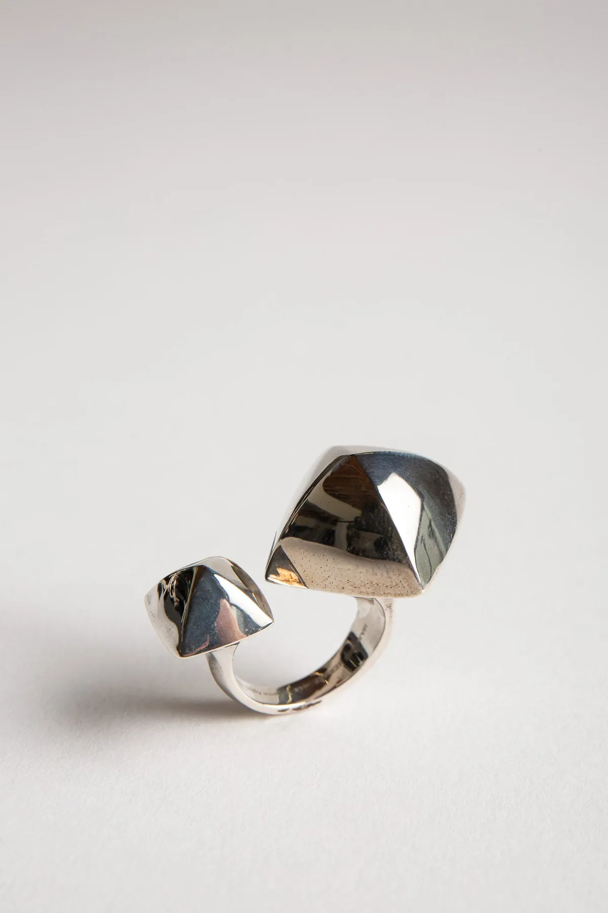 HERMÈS | 1970'S BETWEEN FINGER RING