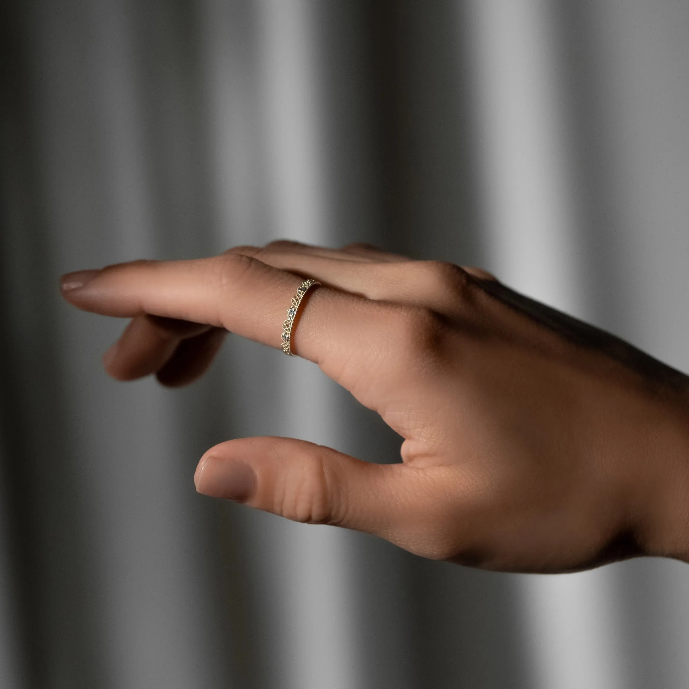 Petite Lace Band with Alternating Diamonds
