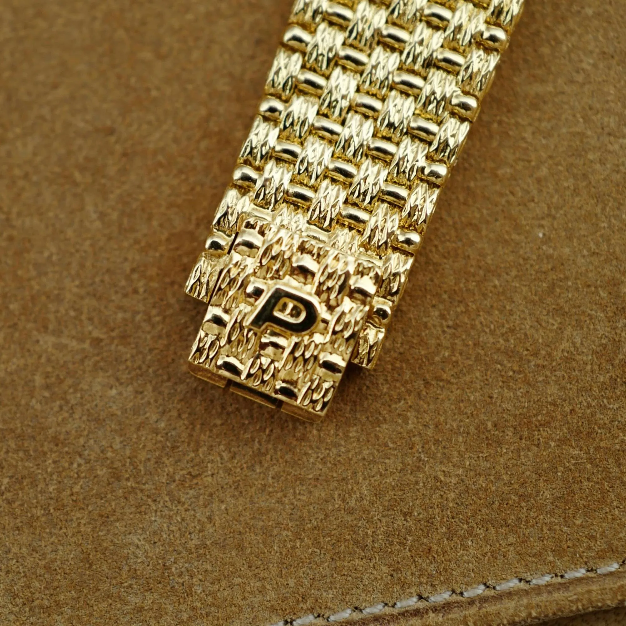 Piaget Yellow Gold Round Watch Ref. 8826 with Opal and Diamond Dial (New Arrival)