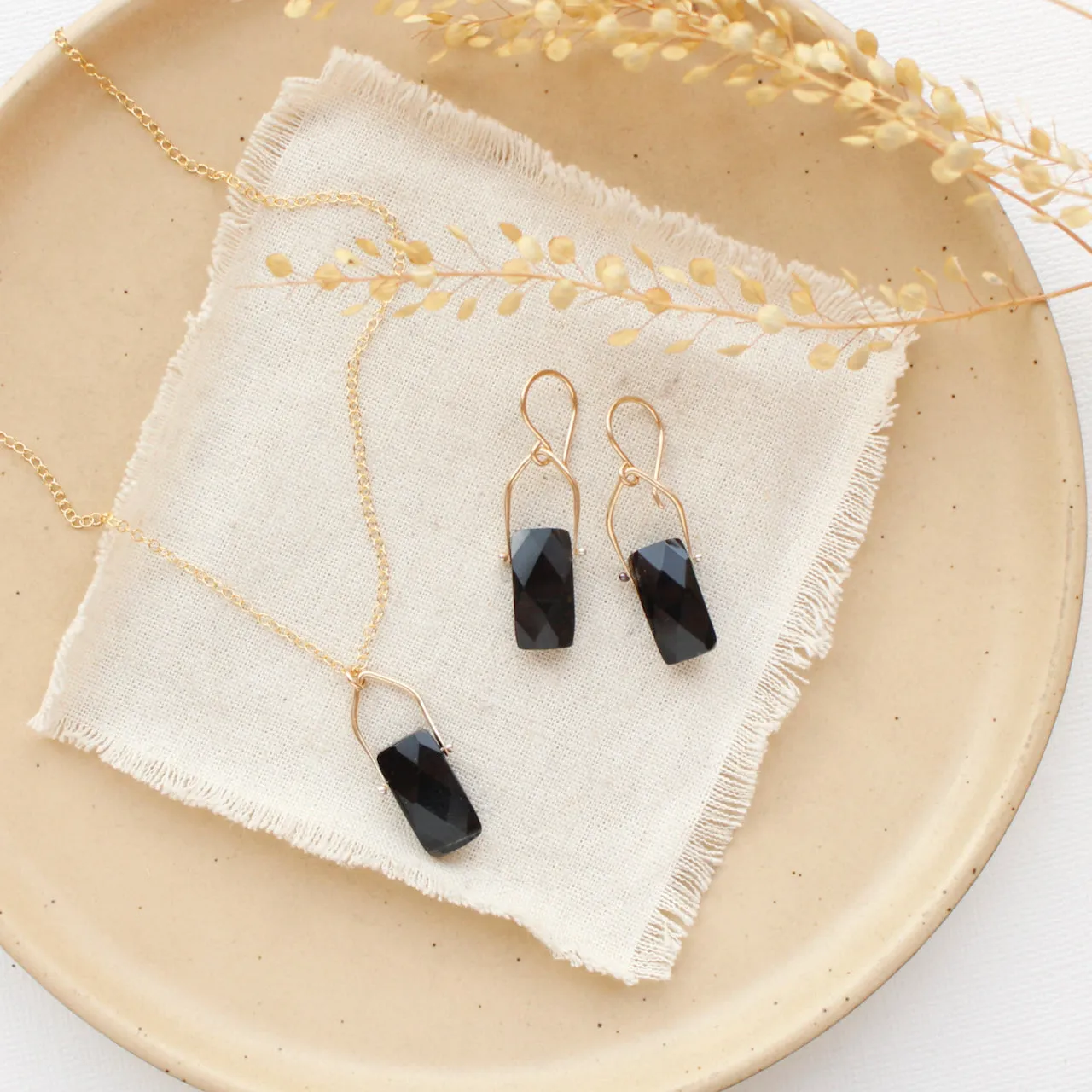 Pinned Onyx Gold Necklace