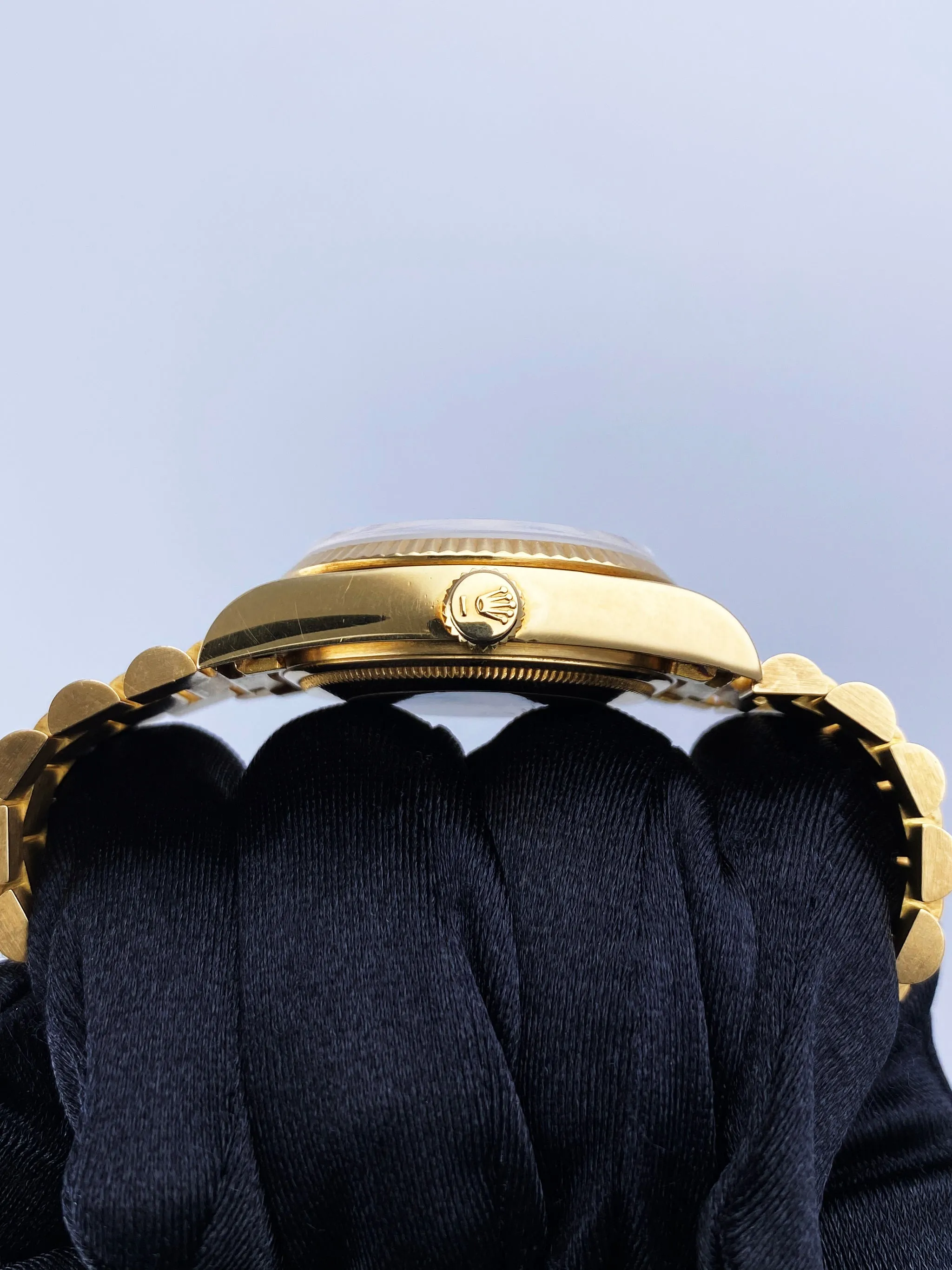 Rolex Day Date 18038 Blue Dial 18K Yellow Gold Mens Watch