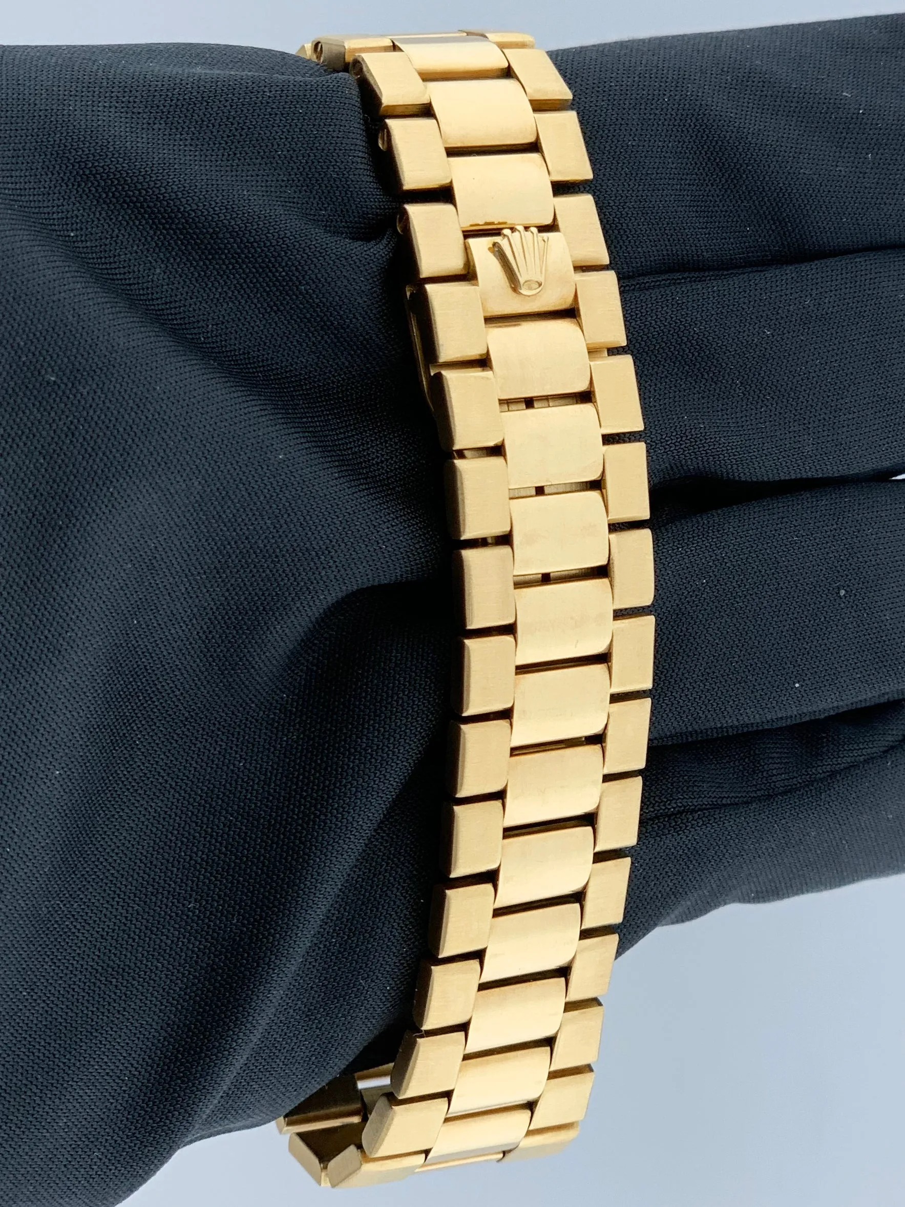 Rolex Day Date Oysterquartz 19018 18K Yellow Gold Mens Watch