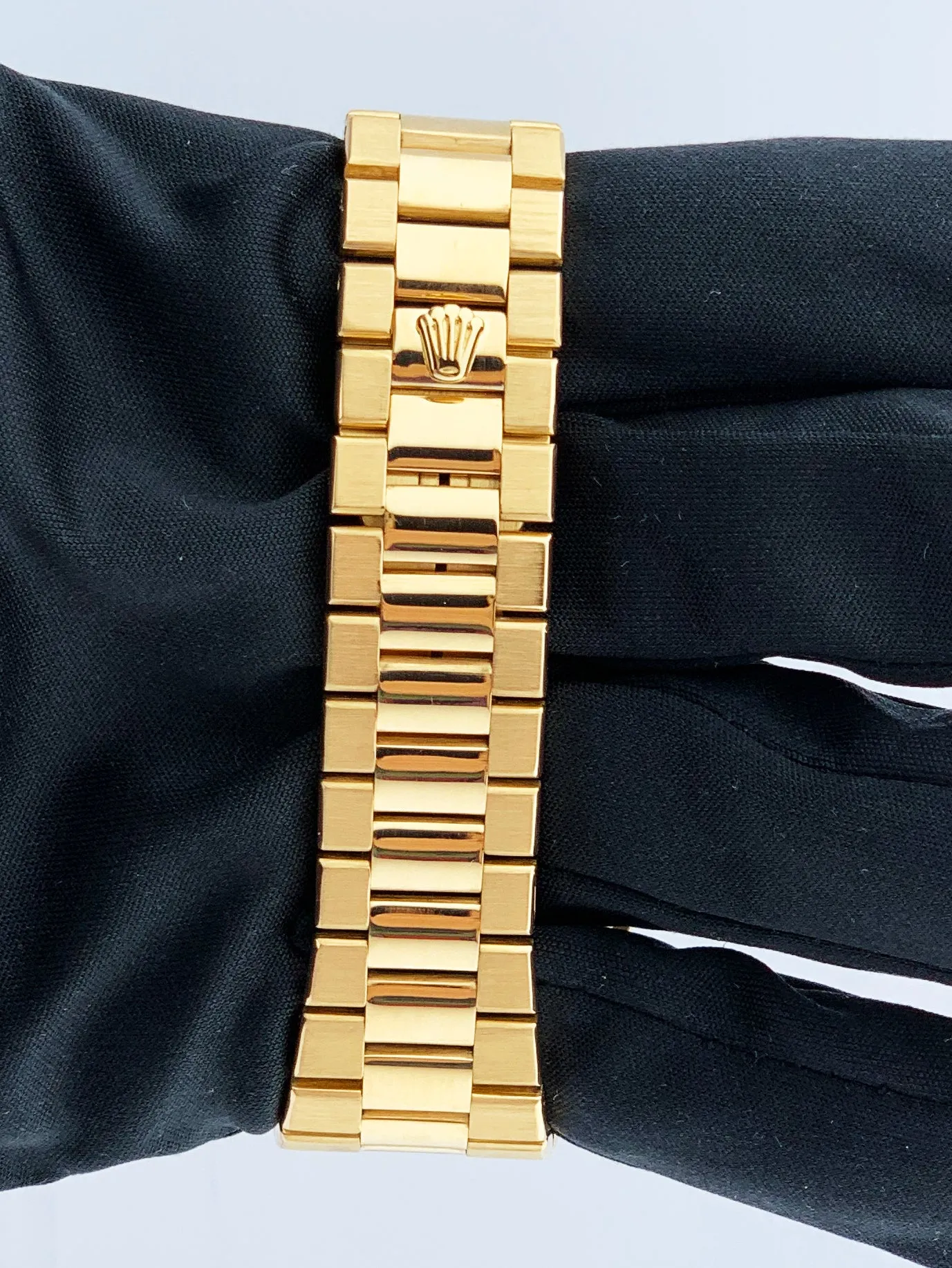 Rolex Day Date Oysterquartz 19018 18K Yellow Gold Wood Dial Mens Watch