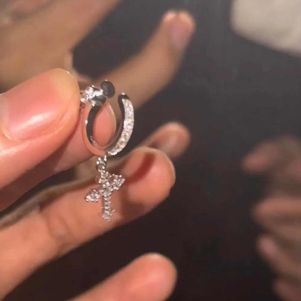 WIC | Non-Pierced Cross Earrings