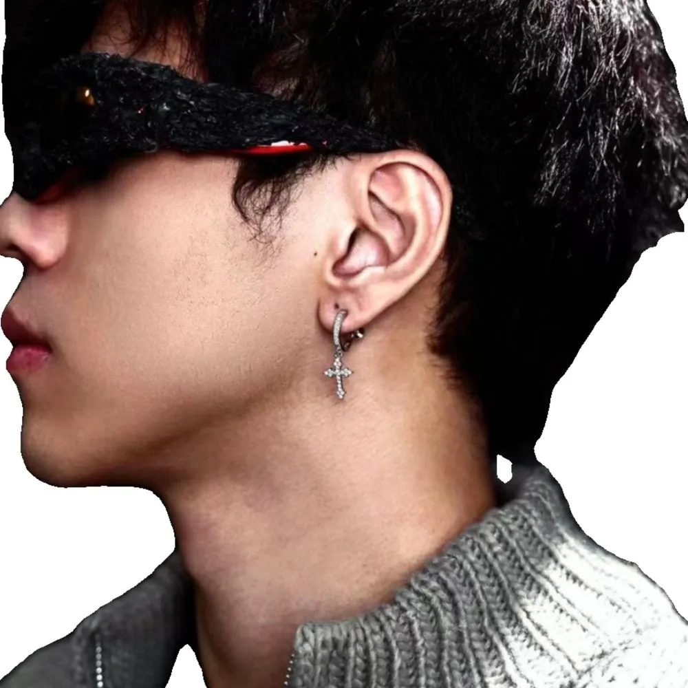 WIC | Non-Pierced Cross Earrings