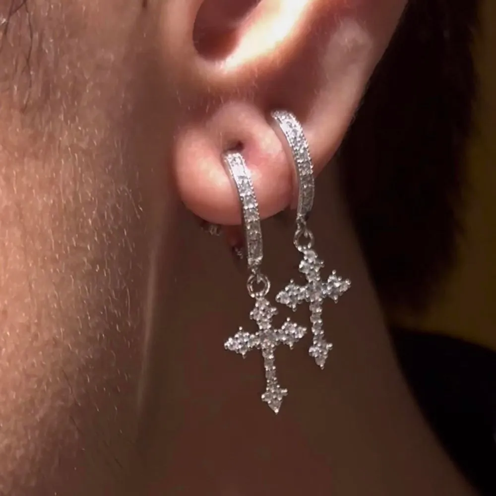 WIC | Non-Pierced Cross Earrings